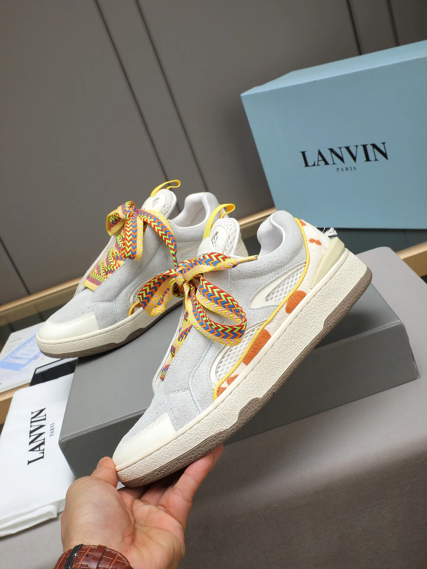 Men's shoes 💰640 [LANVIN] The latest fashionable item! High quality CLAY series‼ ️ The latest trendy products of the season 🌈Many bloggers have planted grass and purchased the original open-mold customization. The upper and outsole are sewn with mark threads without edge sealing. Multiple material splicing combination design. Very versatile for fashionable and casual wear. Comfortable on the feet. Self-recommended. Upper cowhide + cow suede + breathable mesh lining. Foot-padding cowhide. Exclusive original open-mold clear logo rubber outsole ⚠️38-44 (customized for 45)